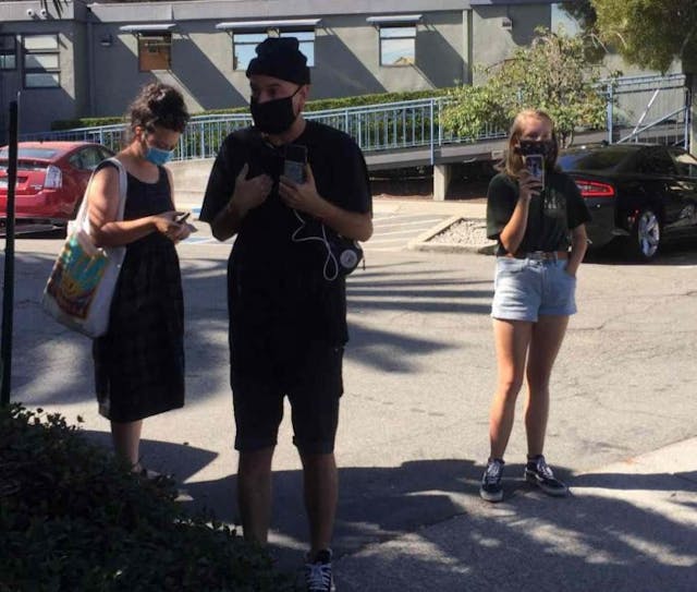 Amateur photographer and other abortion supporters block entrance to Walnut Creek PP Pro-lifers claim accusations prompting local California buffer zone ordinance are false image