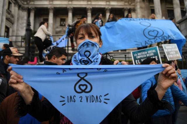 Opponents of the legalization of abortion hold a demonstration outside the Argentine Congress in Buenos Aires, on July 03, 2018. – Argentina’s Senate on Tuesday began to discuss a historic abortion bill passed last month by the Chamber of Deputies. (Photo by EITAN ABRAMOVICH / AFP) (Photo credit should read EITAN ABRAMOVICH/AFP via Getty Images) Argentina, pro-life
