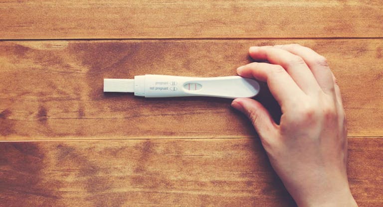 shutterstock_443929888-pregnancy-test-hand