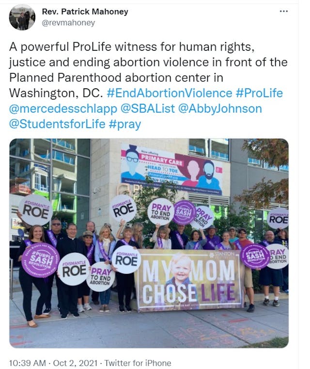 Prolife witness ouside Planned Parenthood (Image: Twitter) Image: Prolife witness ouside Planned Parenthood (Image: Twitter)