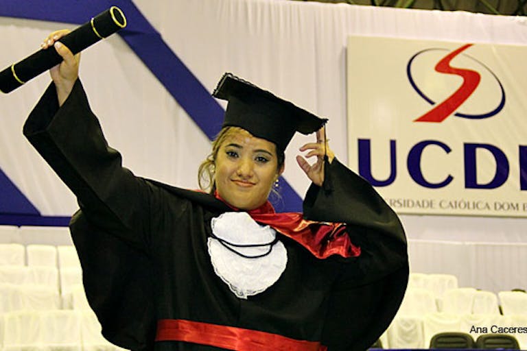 ana-caceres-facebook