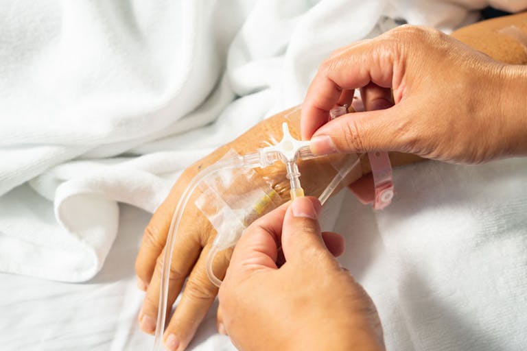 shutterstock_1166342458-hospital-IV-5