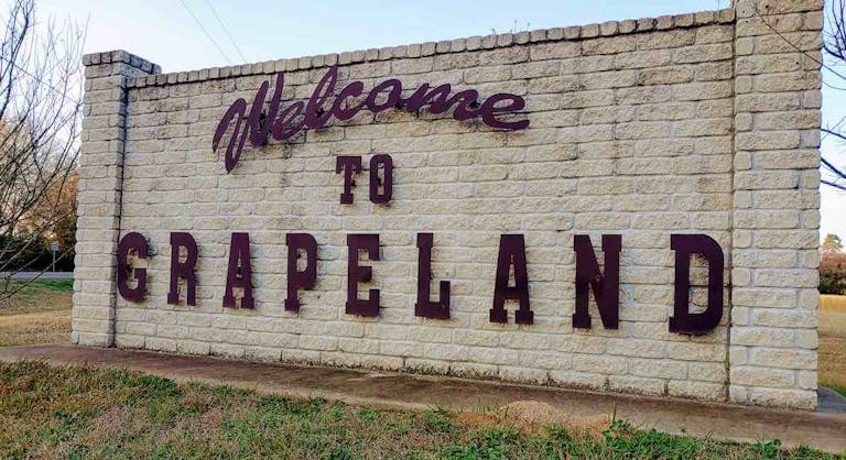 grapeland sign mark lee dickson