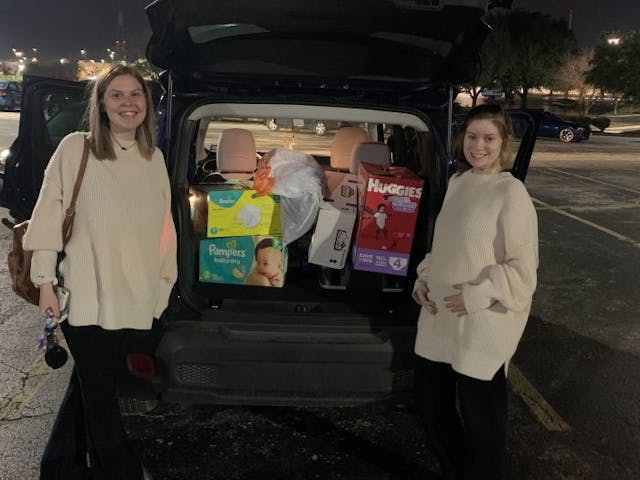 AMAZING: Mall Santa brings hope and help to two of his ‘elves’ and their preborn babies image