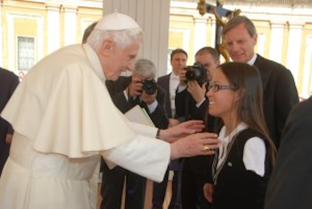 These pictures are property of Jessica Cox Motivational Services and may not be used without permission. Please direct questions to Patrick Chamberlain at admin@rightfooted.com. Pope JCMS