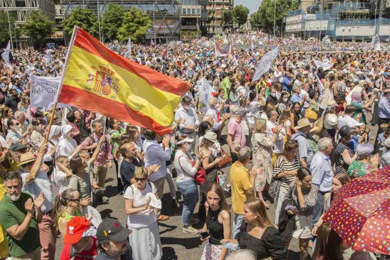 Photo: Alberto Sibaja/Pacific Press/LightRocket via Getty Images Spanish citizens protest against