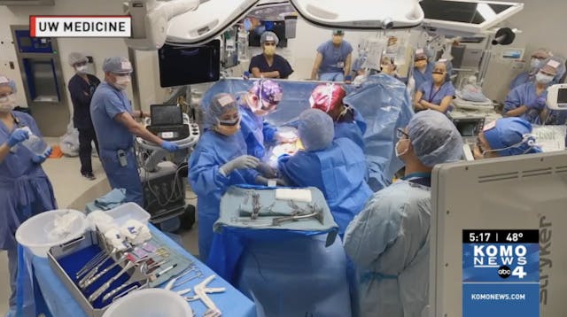 Screenshot via Komo News video of baby Oliver’s birth. Screenshot via Komo News video of baby Oliver’s birth.