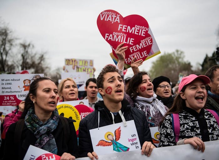 ROMANIA-RELIGION-HEALTH-DEMONSTRATION