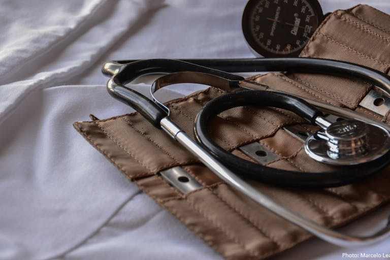 marcelo-leal-664865-unsplash-doctor-medical