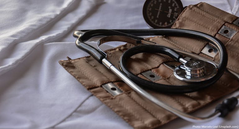 marcelo-leal-664865-unsplash-doctor-medical