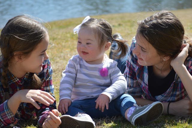 Emersyn and her big sisters. Photo courtesy of ParkerMyles.com