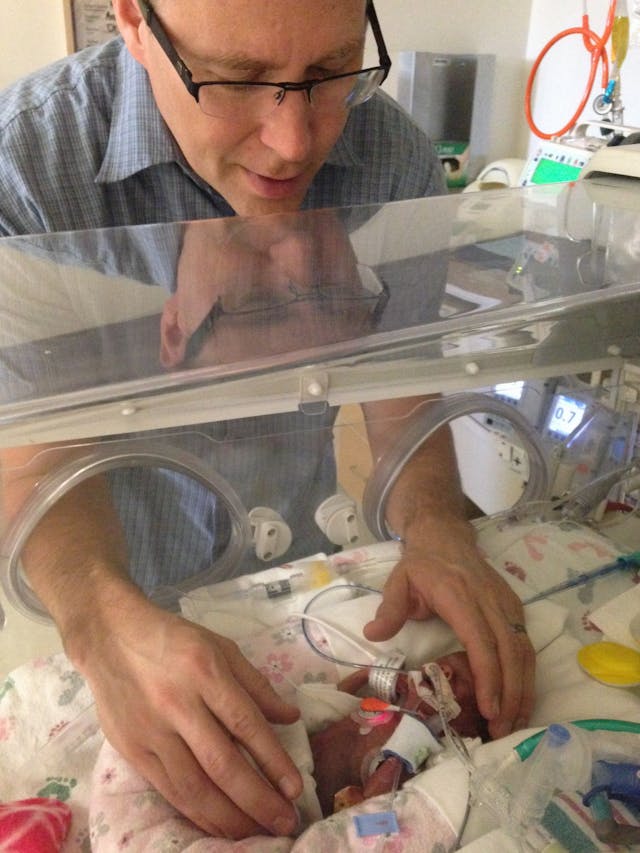 Naomi’s father comforts her. Emily Loftus Photography. Daddy soothing Naomi 071615