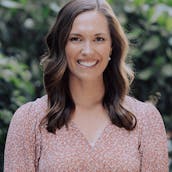Sarah Gabel Seifert headshot
