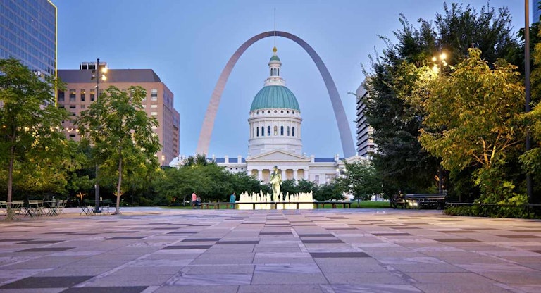 City Hall and Gateway Arch, St Louis