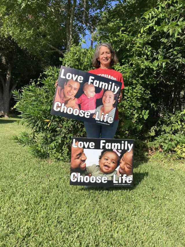 Dr. Lisa Miller Munoz with yard signs (Photo: Pro-Life Waco) Dr. Lisa Miller Munoz with yard signs (Photo: Pro-Life Waco)