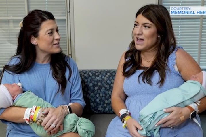Via KHOU-11 Lindsey and Rachel, identical twin sisters, hold their newborn sons.