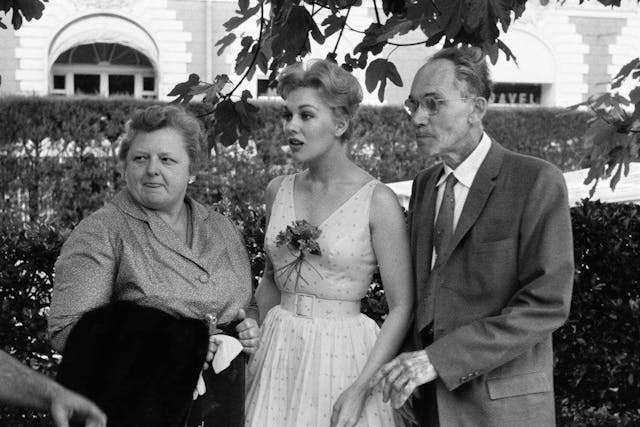 American actress Kim Novak flanked by her parents at the 12th Cannes Film Festival in Cannes on May 16, 1959. (Photo by -/AFP via Getty Images) Kim Novak and parents