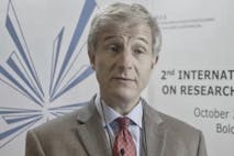 Screenshot: AMAB Scuola Italo Cinese di Agopuntura (YouTube) Dr. Remy Coeytaux