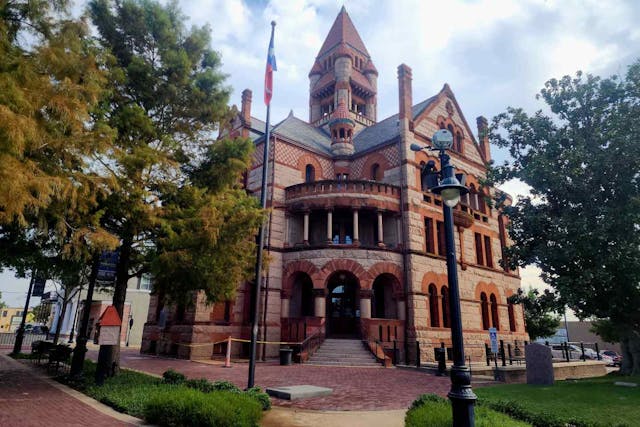 Hopkins County Courthouse, Texas (Photo: Mark Lee Dickson) Hopkins county courthouse