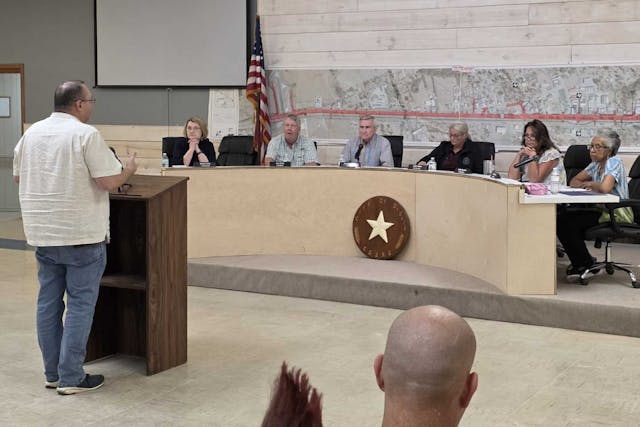 De Kalb Chamber of Commerce Board member Jim O'Bier speaks before the De Kalb City Council. (Photo: Mark Lee Dickson) De Kalb, TX city council