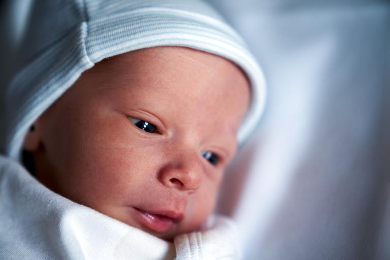 Photo: Javier Zayas Photography/Getty Images Portrait of newborn baby in hospital crib