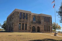 Photo: Mark Lee Dickson (Dickens County Courthouse, Texas) Dickens County Courthouse