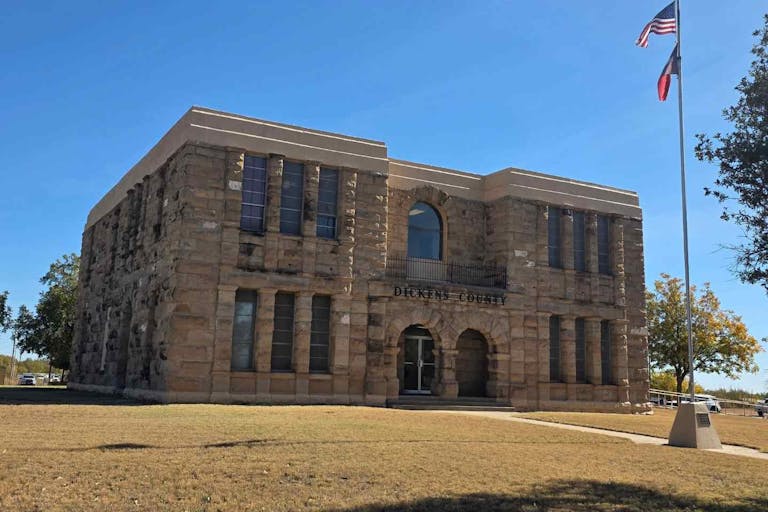 Photo: Mark Lee Dickson (Dickens County Courthouse, Texas) Dickens County Courthouse