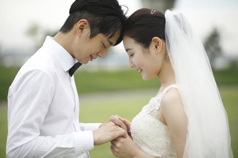 Photo: RUNSTUDIO/Getty Images Intimate bride and bridegroom - South Korea