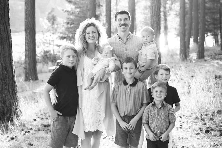 Photo: Courtesy of Genavive Edman The image shows Genavive Edman with her husband and five children.