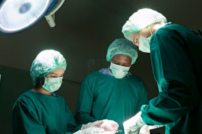 Photo: Getty Images/Kriangkrai Thitimakorn urgeons are performing heart transplant operation for a serious patient. - stock photo Surgeons are performing heart transplant operation for a patient.