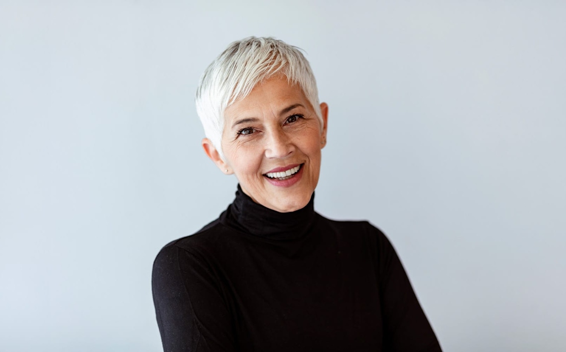 nurse speaking to patient with her hand up in the air