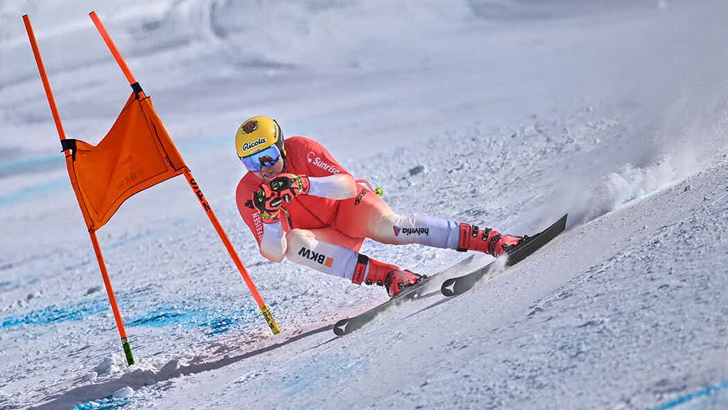 Niels Hintermann skiing
