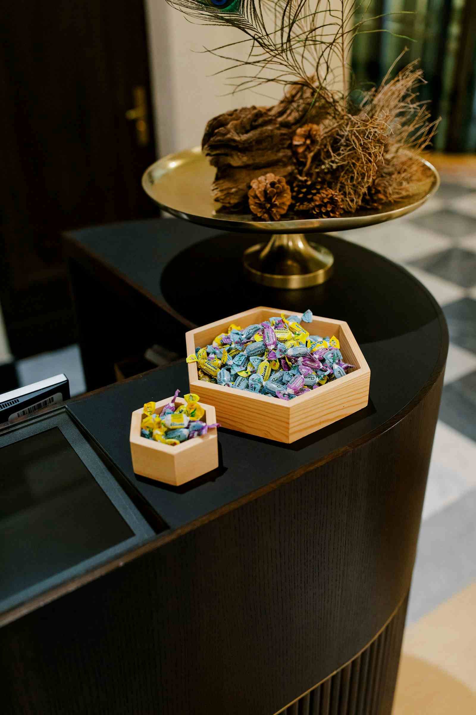 Ricola-Süßigkeiten auf dem Tisch