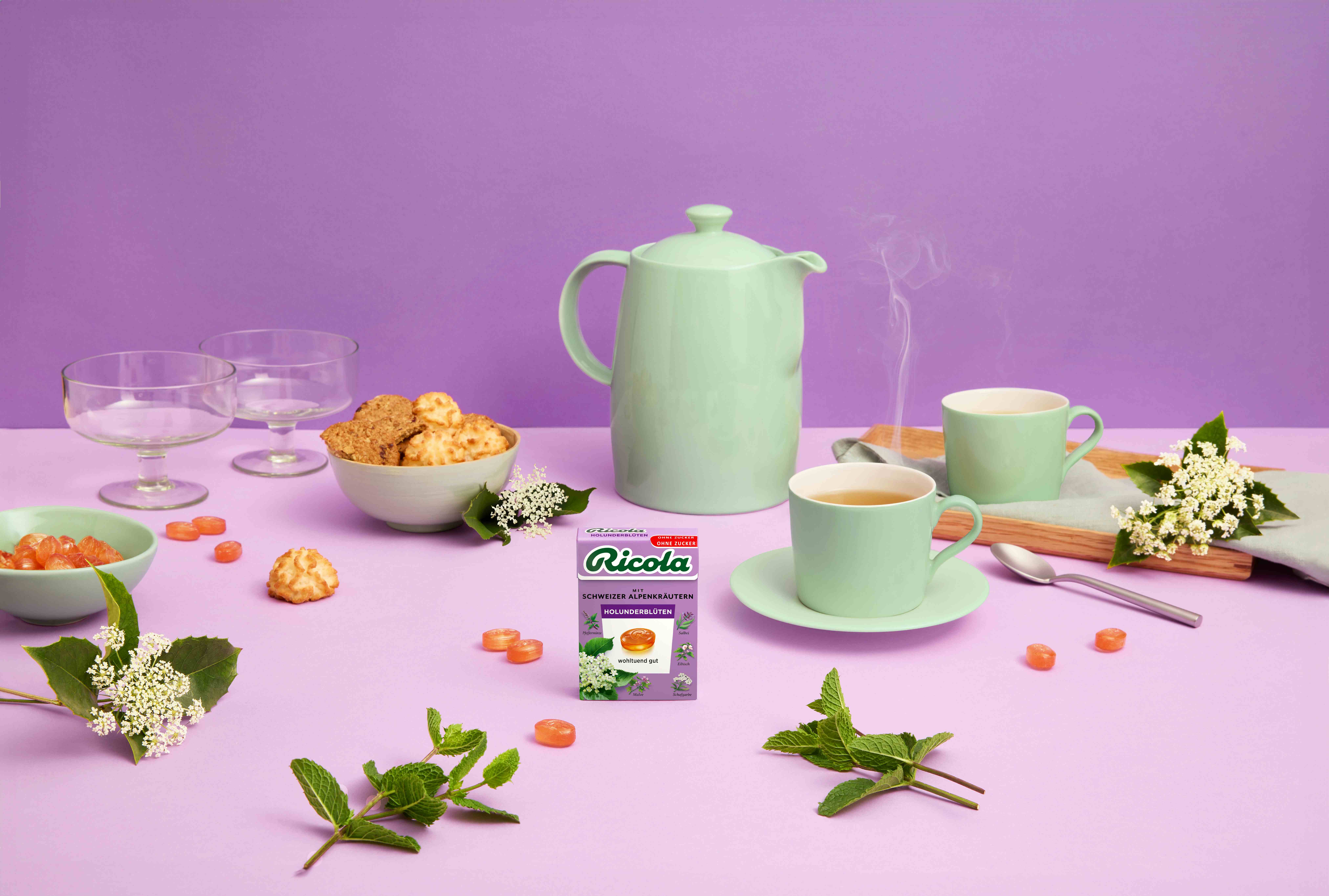 Schachtel mit Holunderblüten