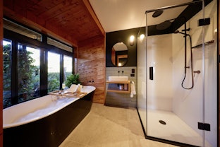 Surfwatch bathroom