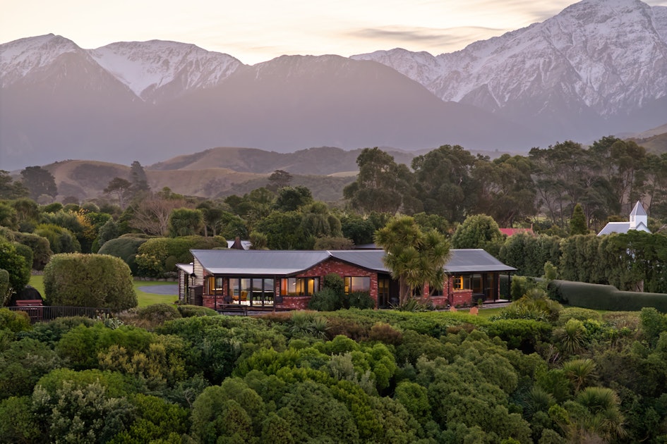 Mangamaunu retreat with mountains