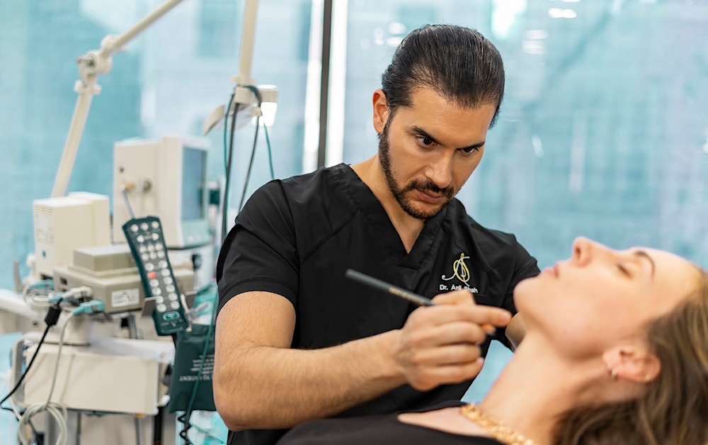 doctor outlining procedure