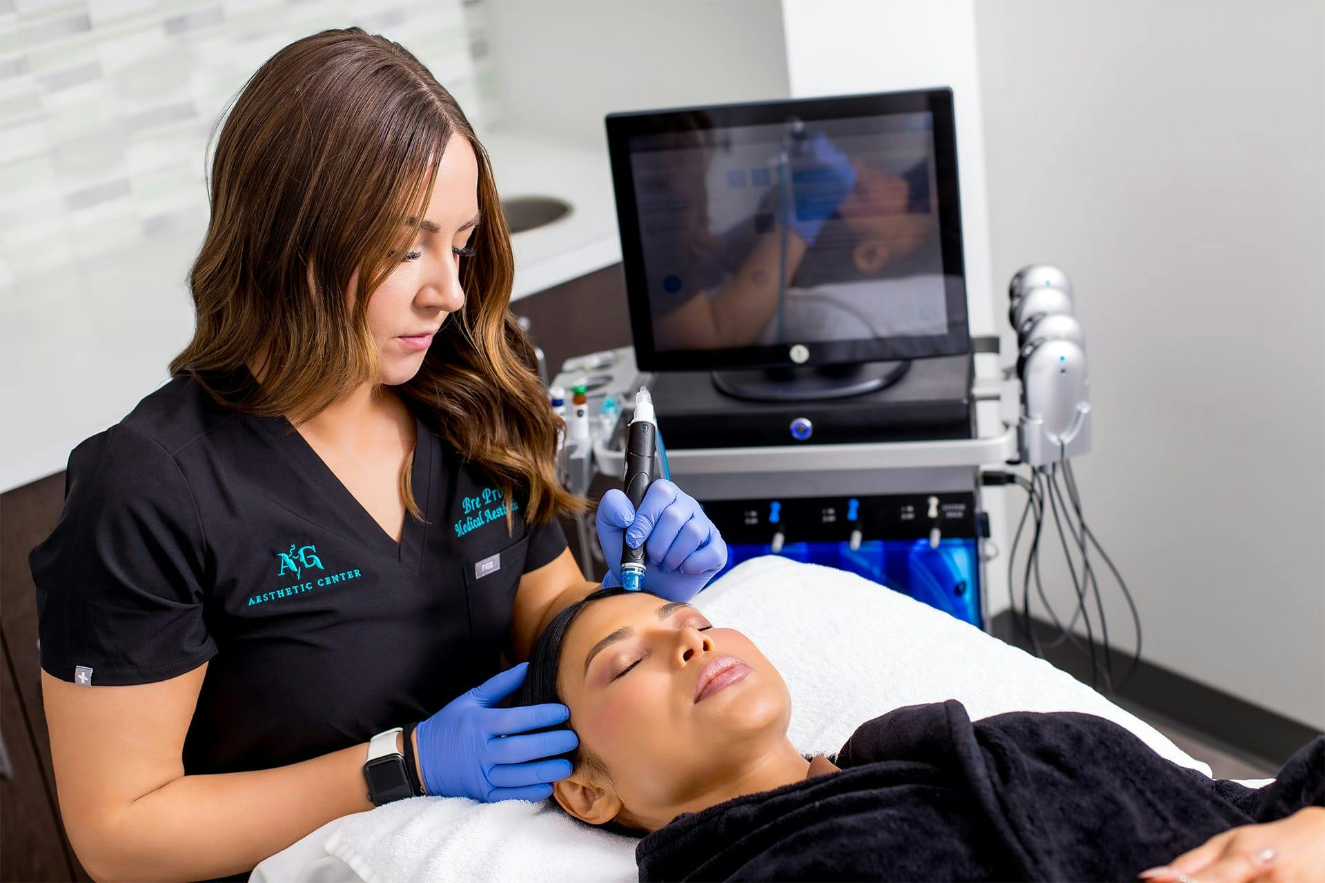 Woman receiving skin pen treatment
