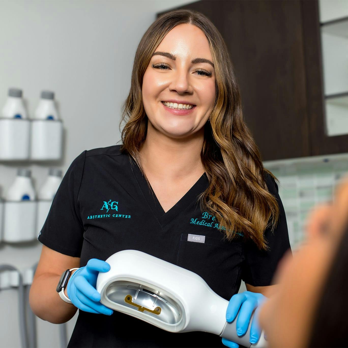 Bre with CoolSculpting applicator