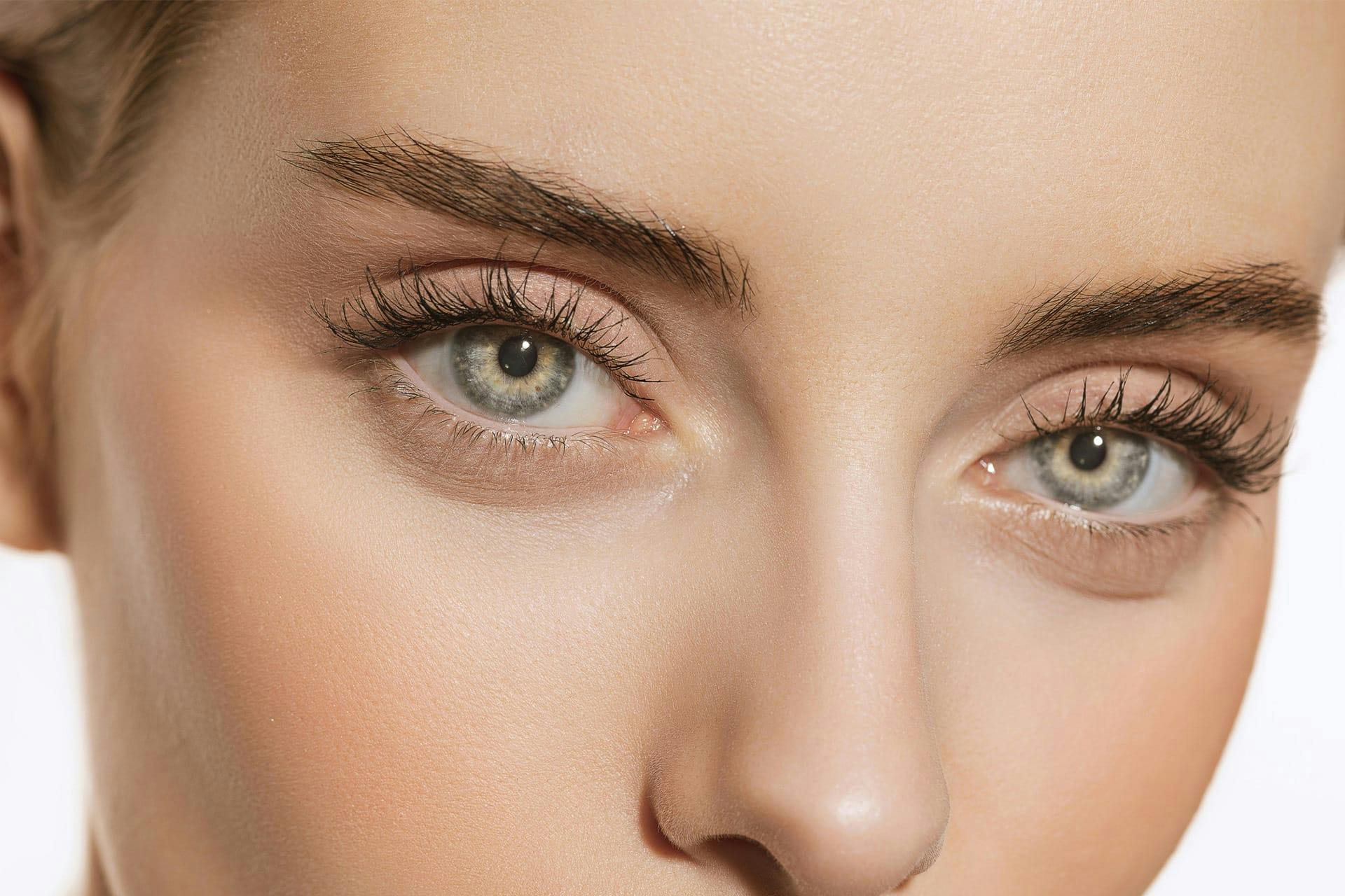 Close up of woman's green eyes
