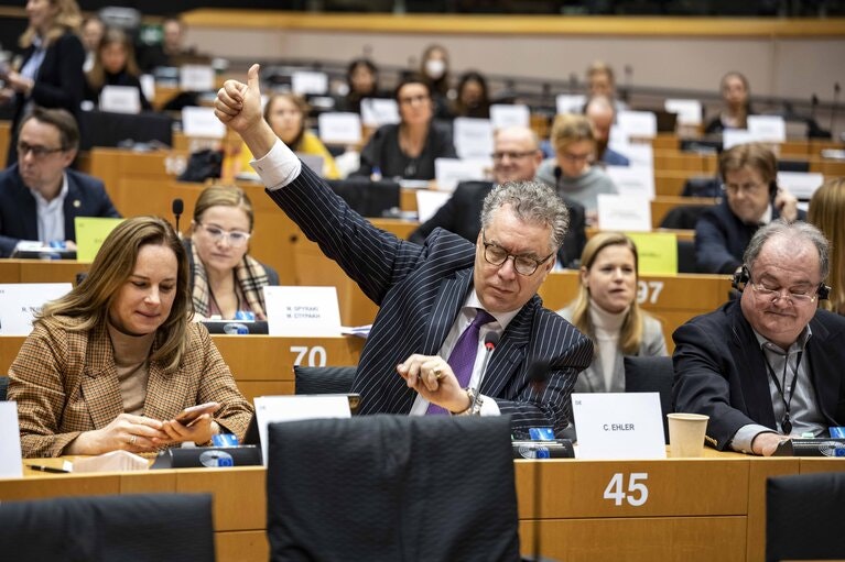 EU Parliament’s energy committee adopts ambitious position on EPBD directive