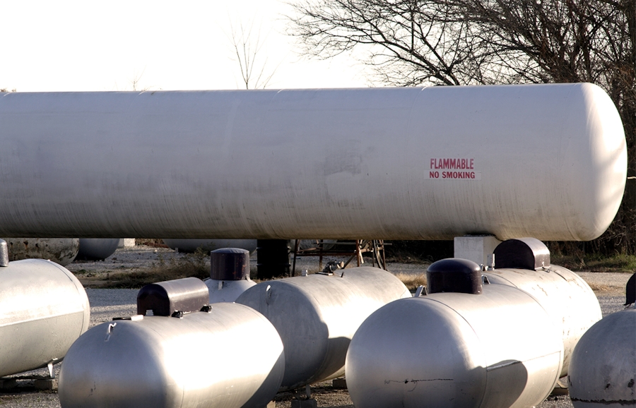 multiple propane tanks