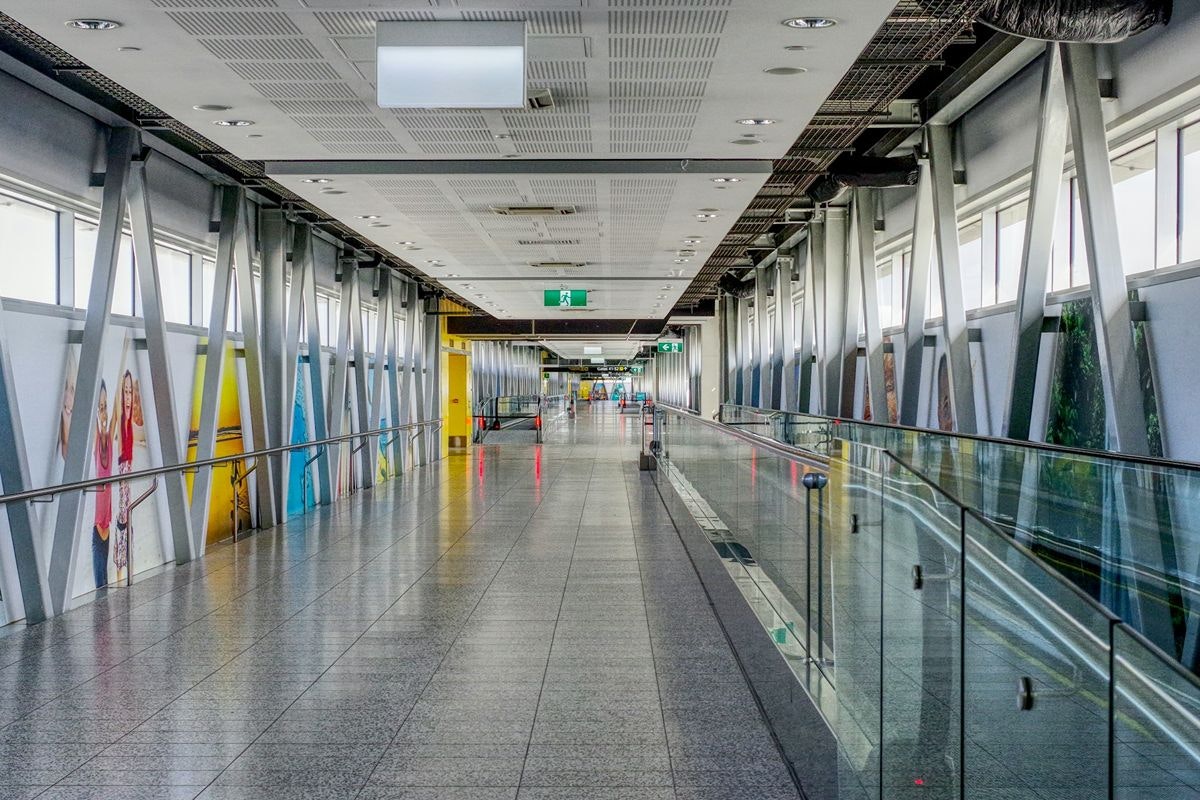 Hero image for article 'Your complete guide to clearing customs in Australia without worries'