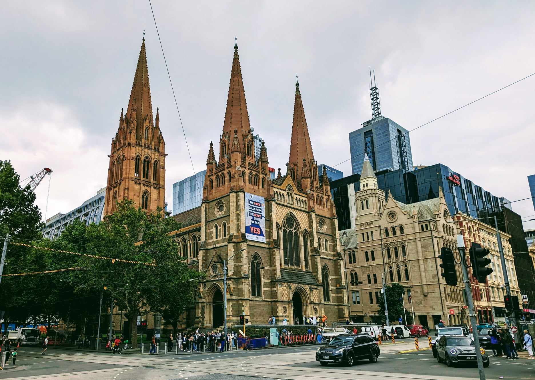 Una foto de la Catedral de St. Paul en el centro de Melbourne