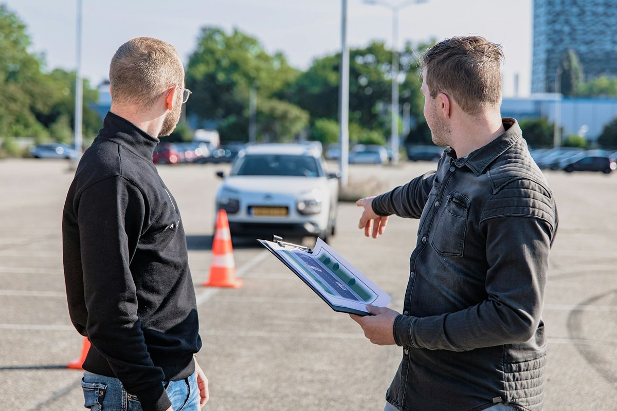 Hero image for article 'Converting your overseas licence to an Australian driving licence: A practical guide for Latinos'