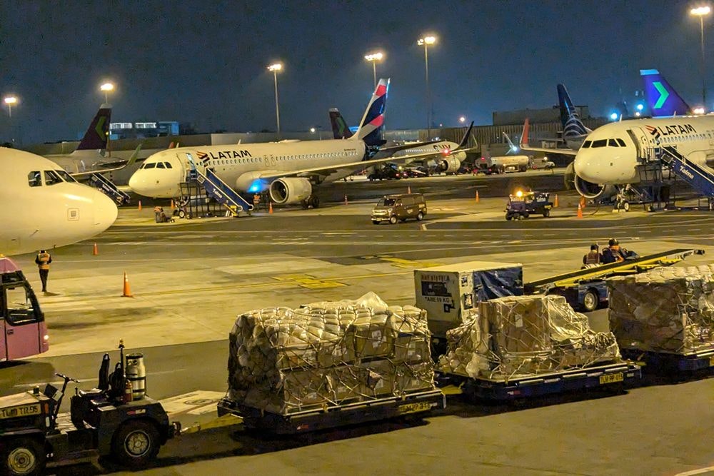 How to find cheap flights from Colombia to Australia