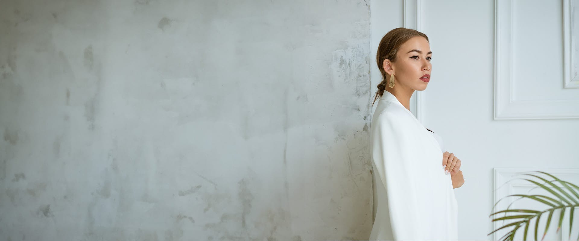 Woman standing in front of a wall