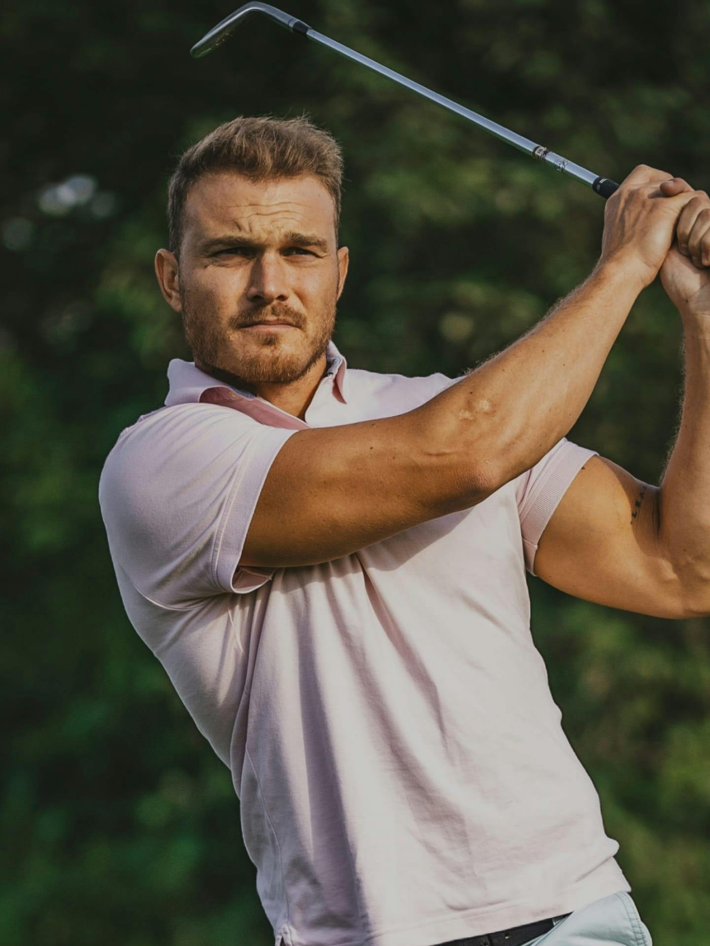 Man without glasses golfing