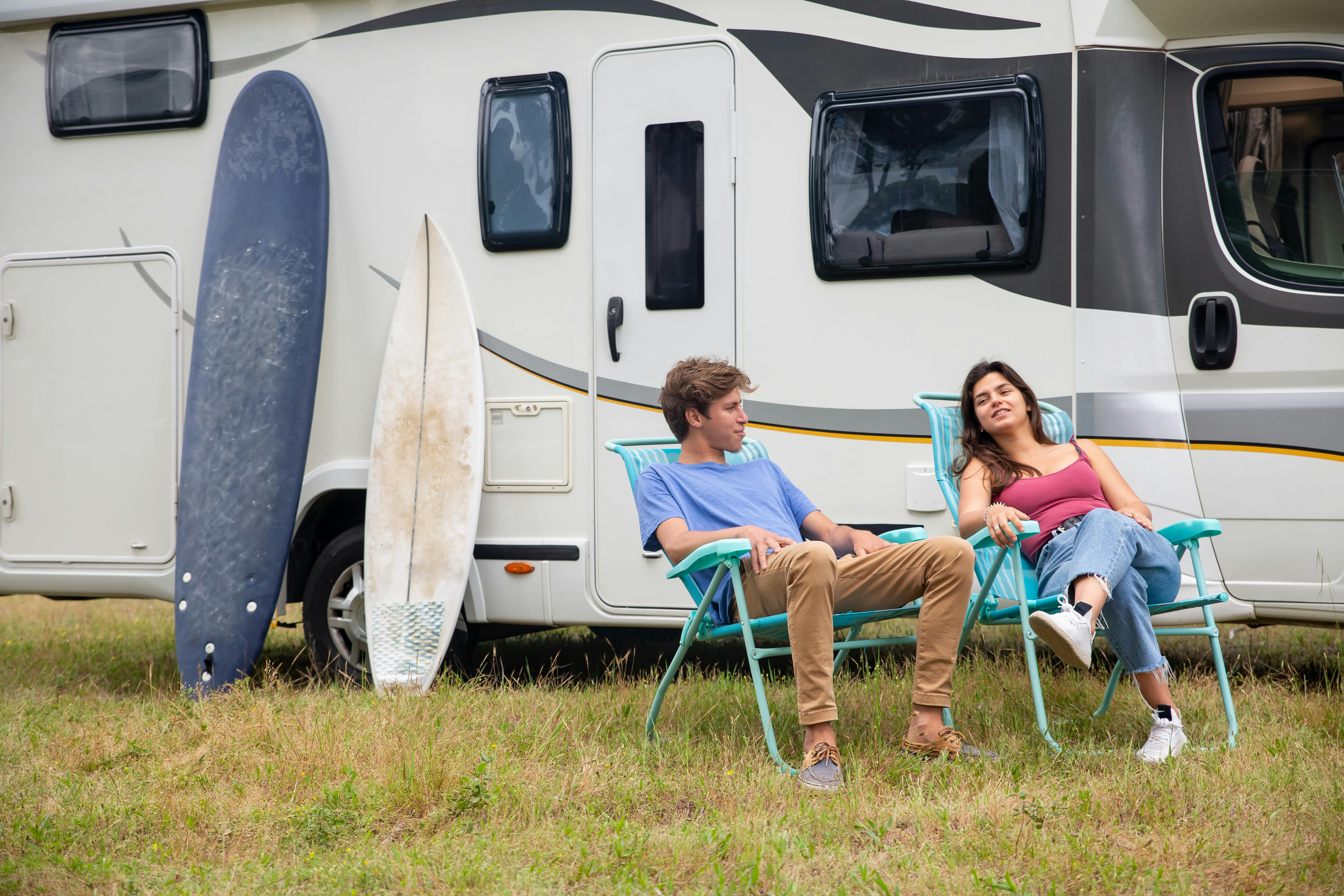 Learn how backpackers can travel the USA for almost free using Imoova's RV relocations, saving on transport, accommodation, and travel costs.
