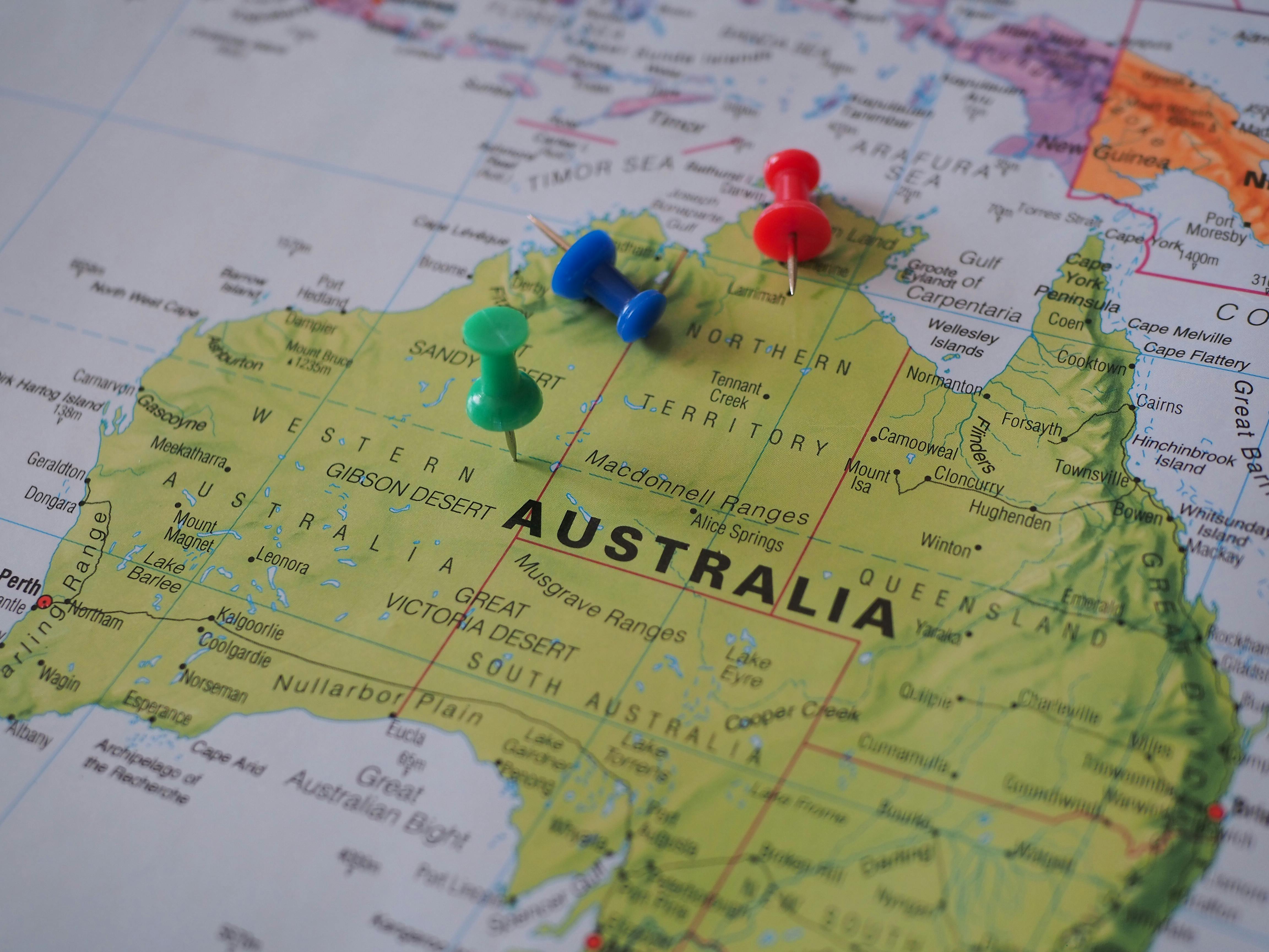 Discover the cheapest ways to travel Australia in 2026, including $1 campervan relocations, free camping, budget flights and backpacker tips.